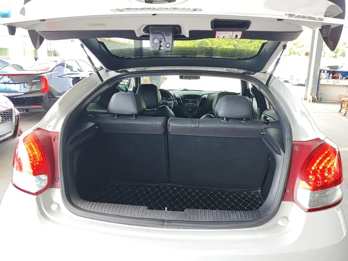 Hyundai Veloster 2012 1.6T Automatic Luxury Edition — миниатюра 22