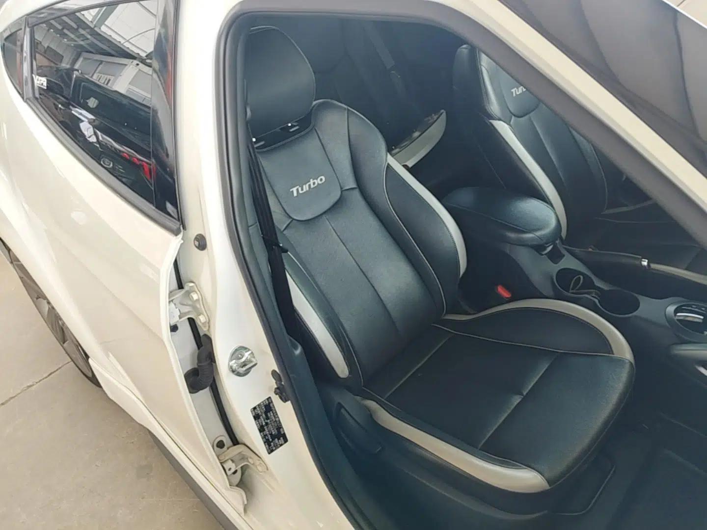 Hyundai Veloster 2012 1.6T Automatic Luxury Edition — миниатюра 23