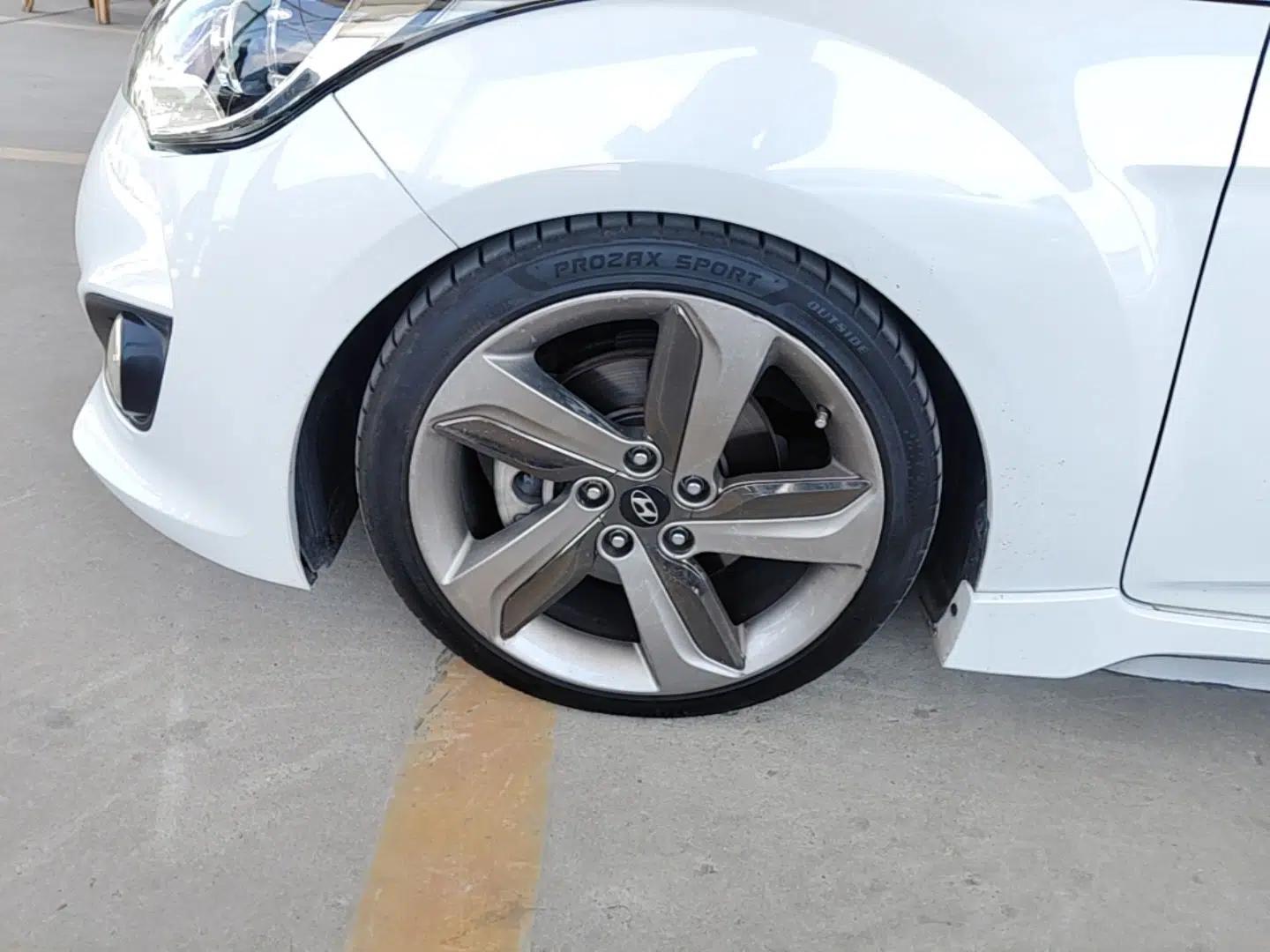 Hyundai Veloster 2012 1.6T Automatic Luxury Edition — миниатюра 8