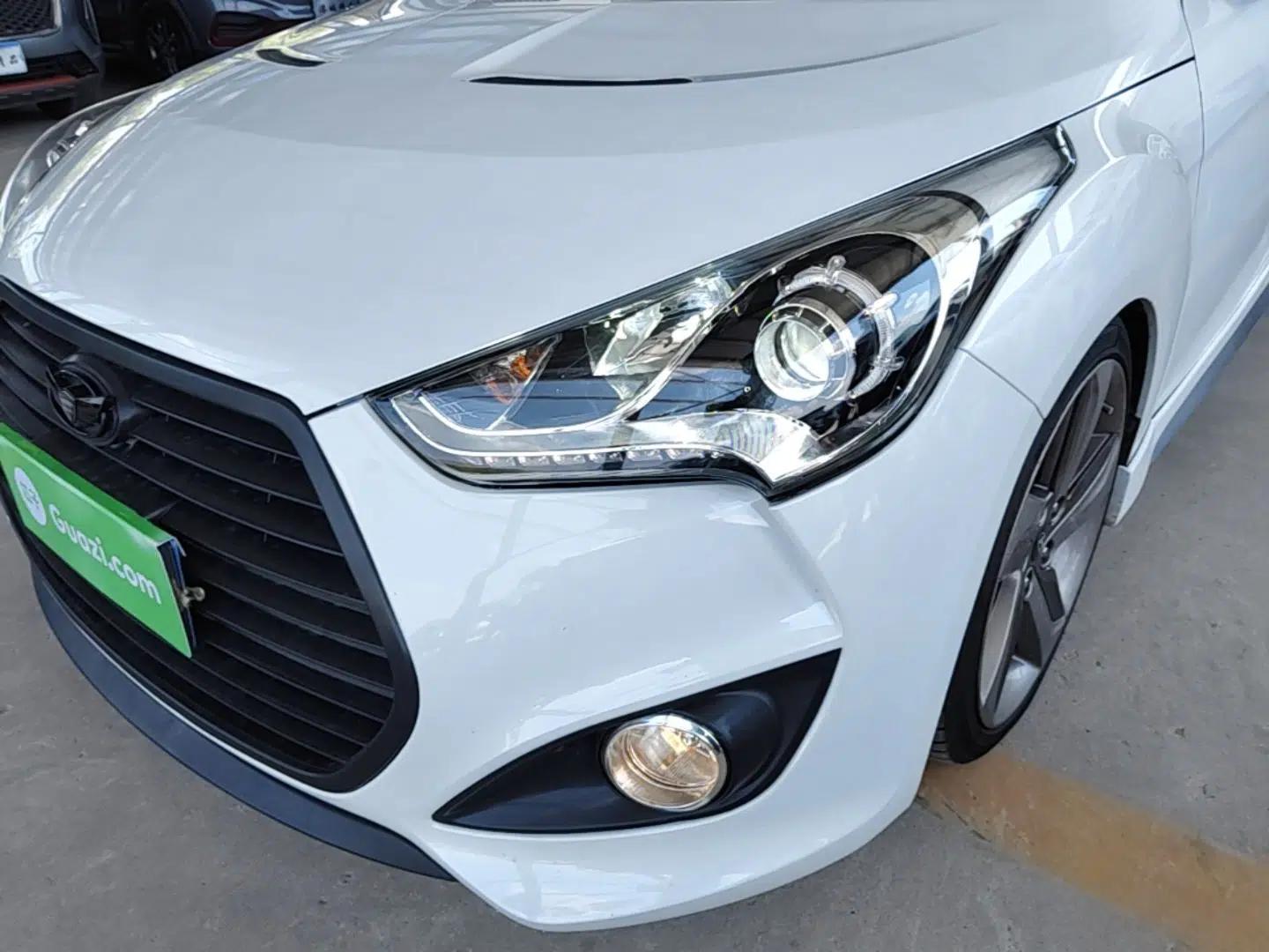 Hyundai Veloster 2012 1.6T Automatic Luxury Edition — миниатюра 9