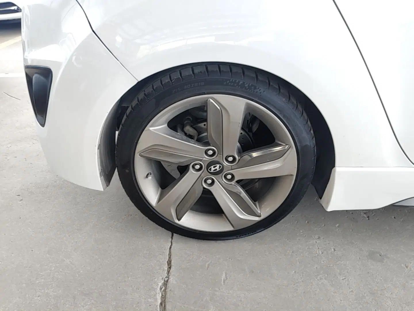 Hyundai Veloster 2012 1.6T Automatic Luxury Edition — миниатюра 10