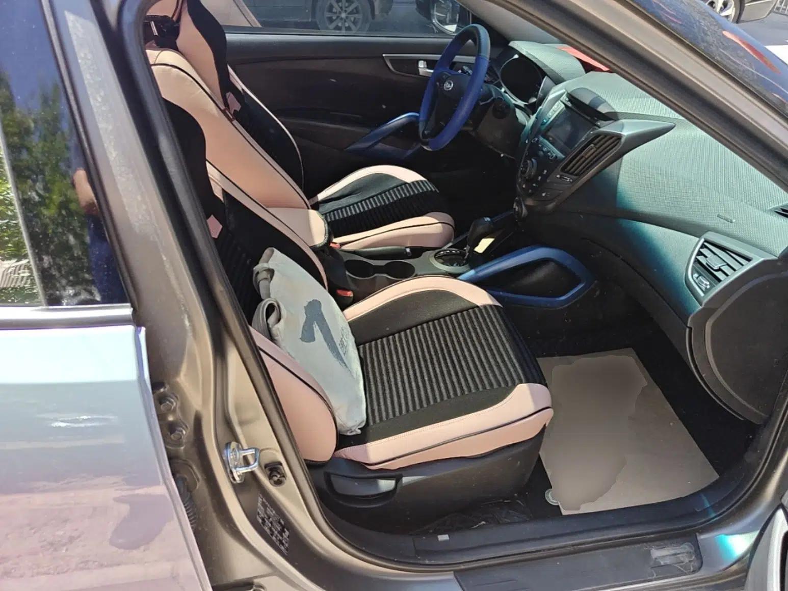 Hyundai Veloster 2012 1.6T Automatic Luxury Edition — миниатюра 23