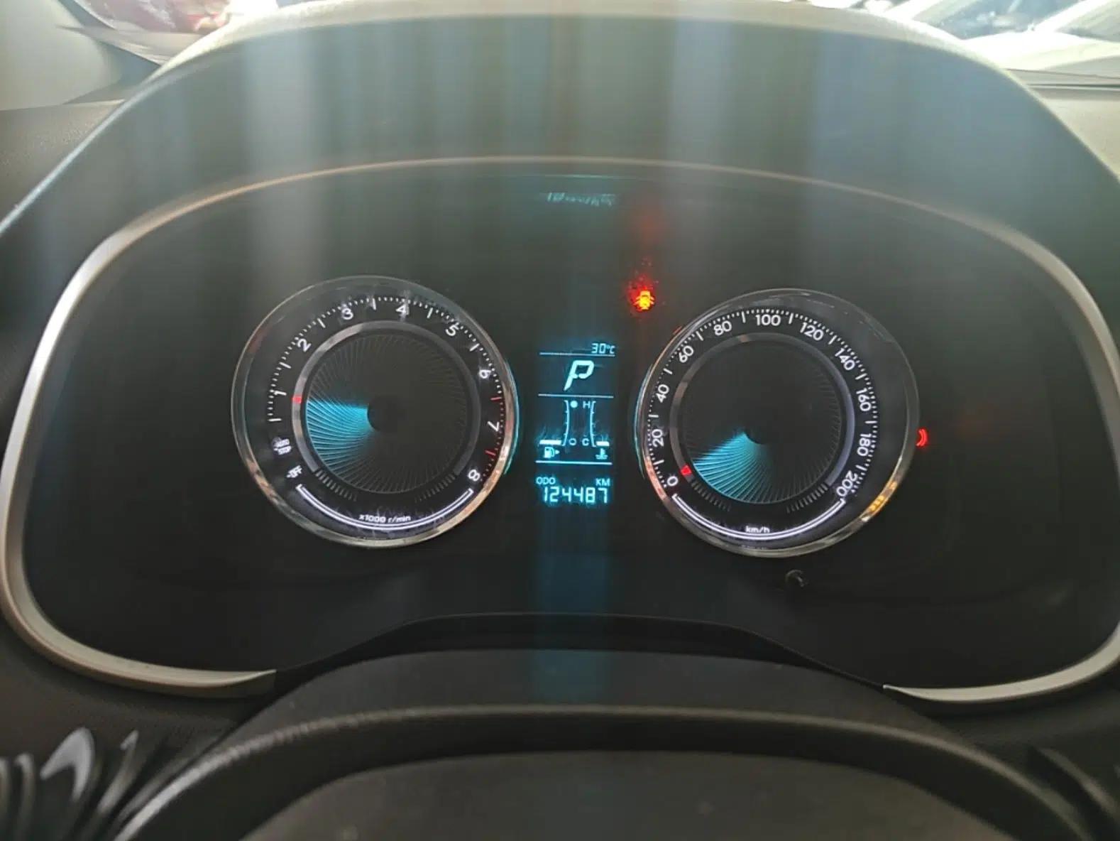 Chevrolet Lova RV 2016 1.5L Automatic Smart Drive Edition — миниатюра 15