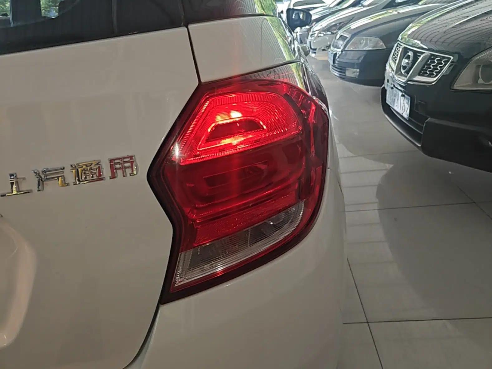 Chevrolet Lova RV 2016 1.5L Automatic Smart Drive Edition — миниатюра 7