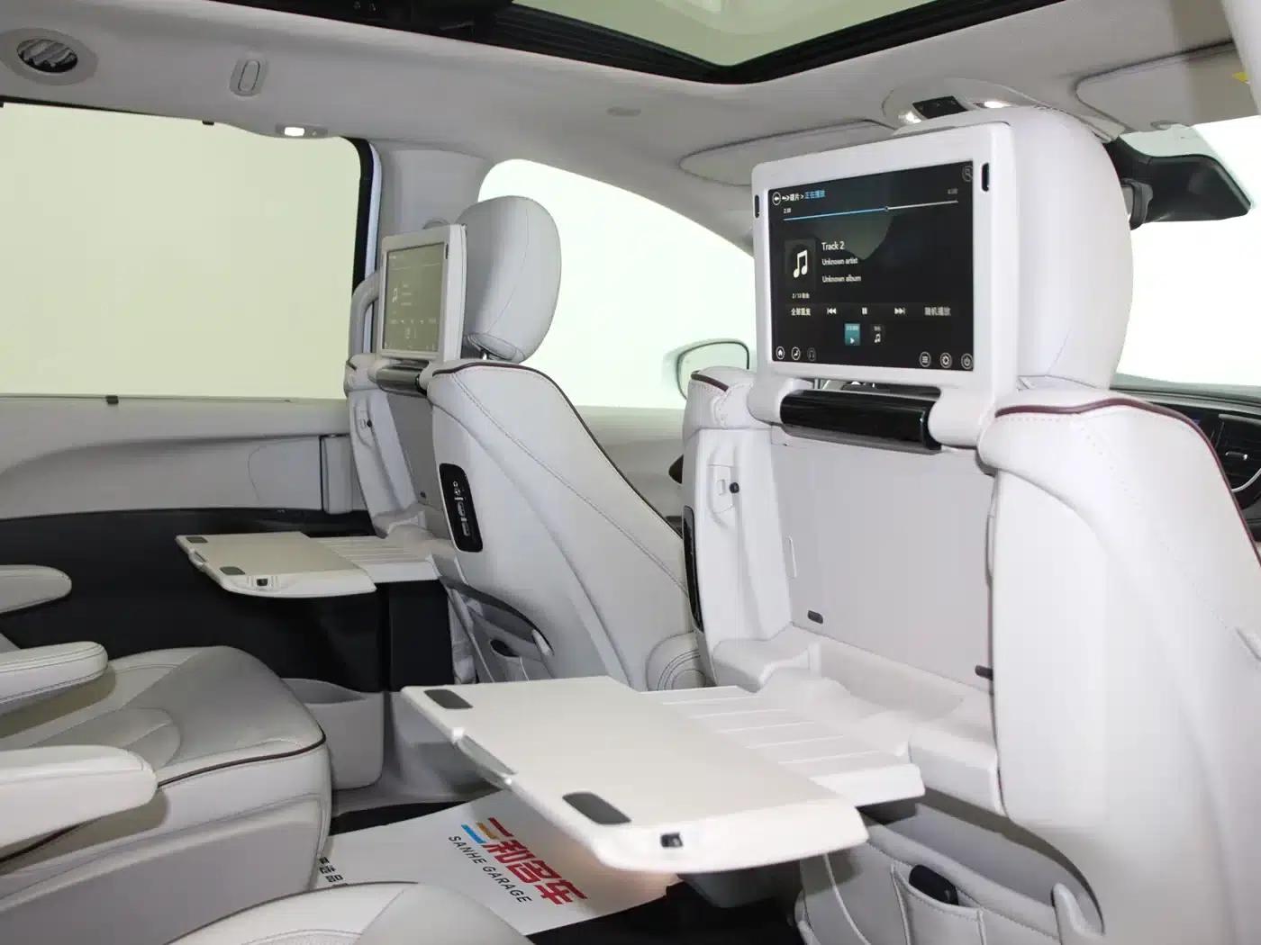 2017 Chrysler Grand Voyager (Imported) 3.6L Premium Edition — миниатюра 13