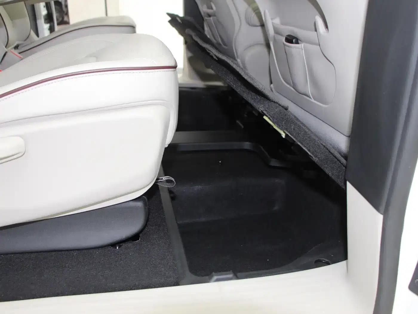 2017 Chrysler Grand Voyager (Imported) 3.6L Premium Edition — миниатюра 14