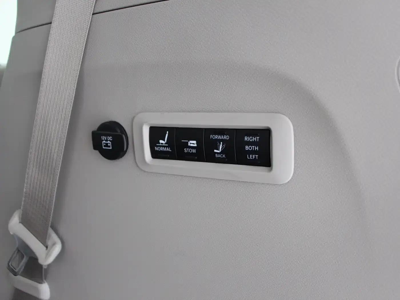 2017 Chrysler Grand Voyager (Imported) 3.6L Premium Edition — миниатюра 18