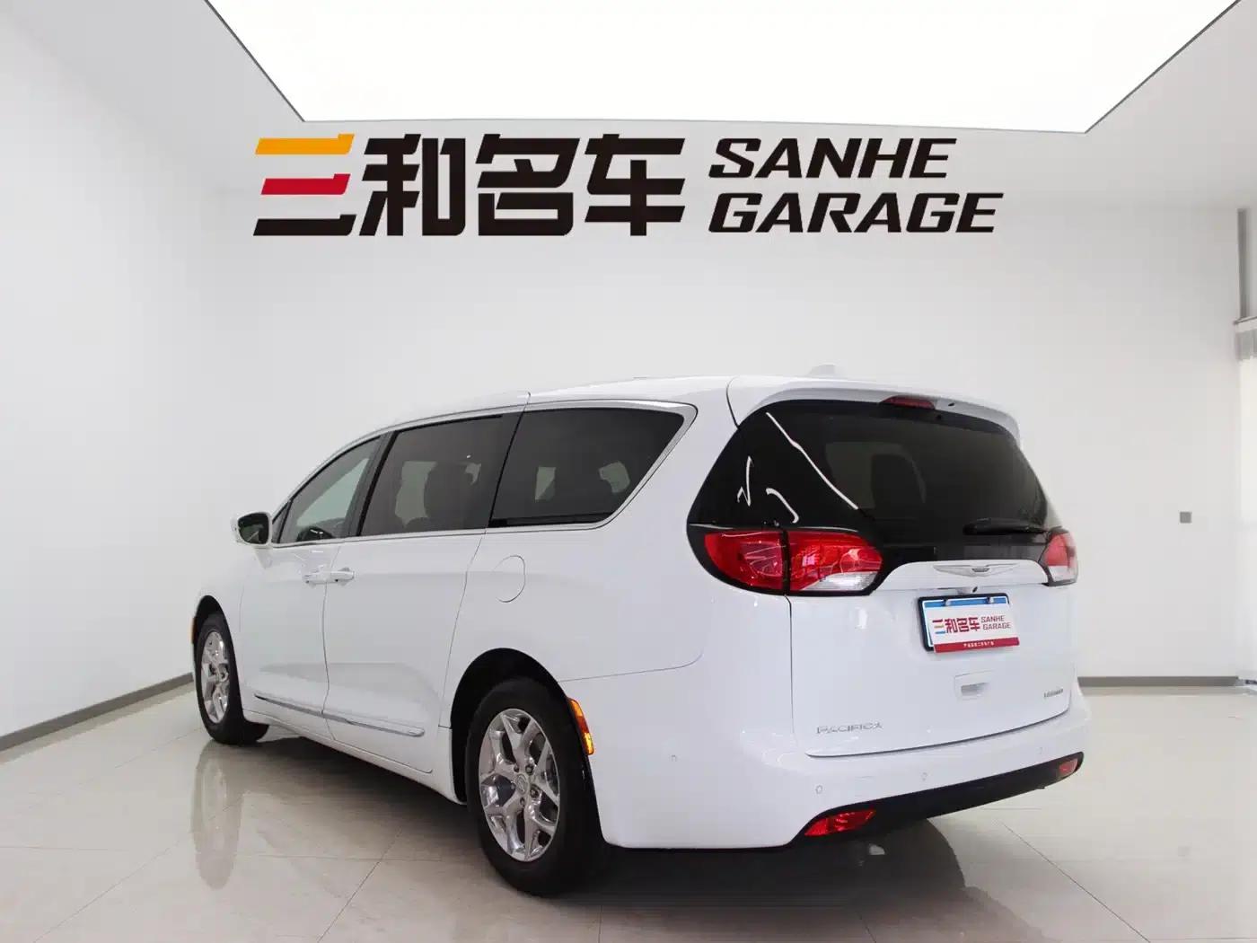 2017 Chrysler Grand Voyager (Imported) 3.6L Premium Edition — миниатюра 5