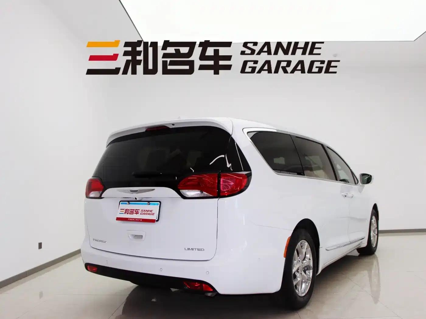 2017 Chrysler Grand Voyager (Imported) 3.6L Premium Edition — миниатюра 6
