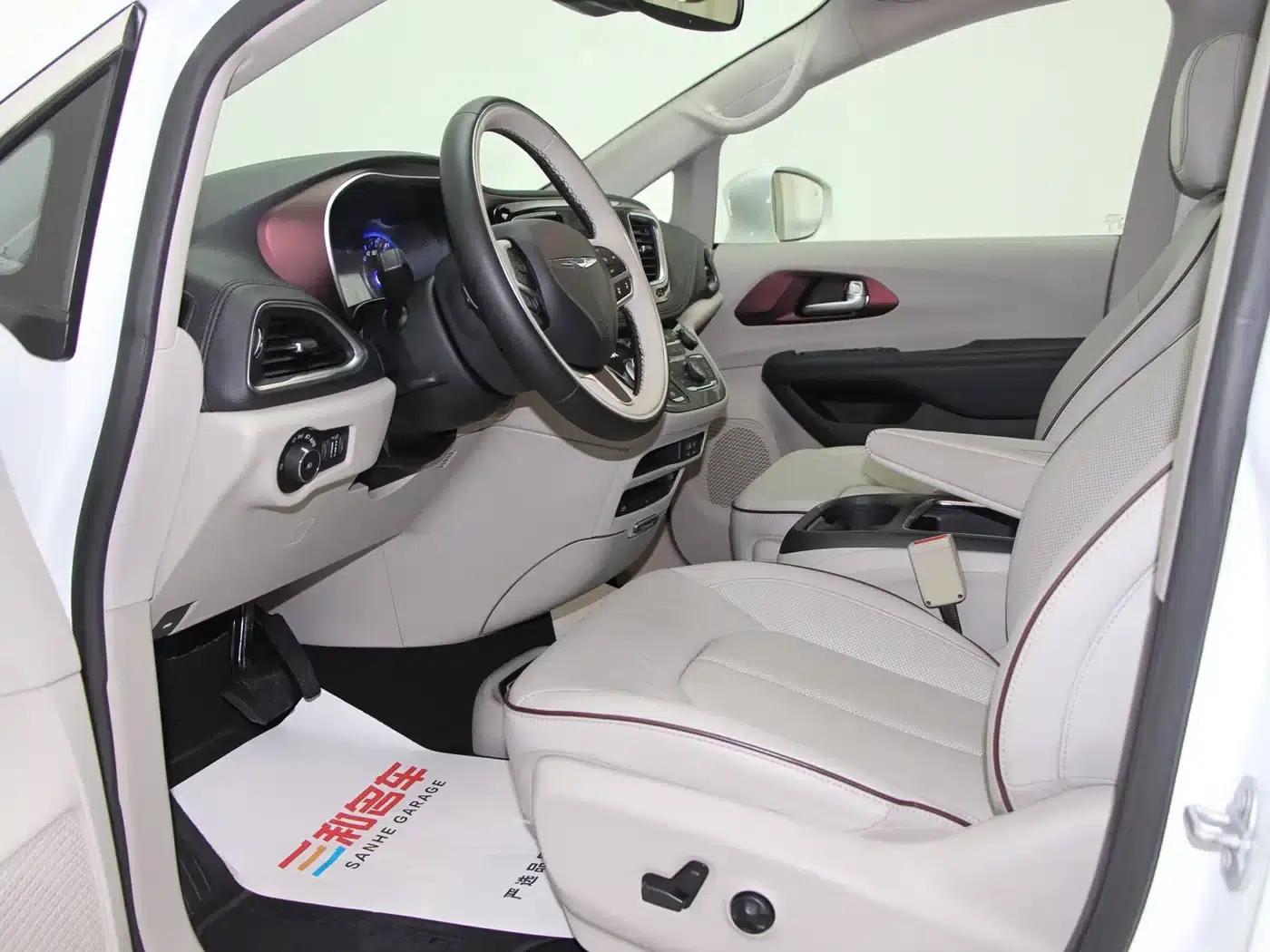 2017 Chrysler Grand Voyager (Imported) 3.6L Premium Edition — миниатюра 8