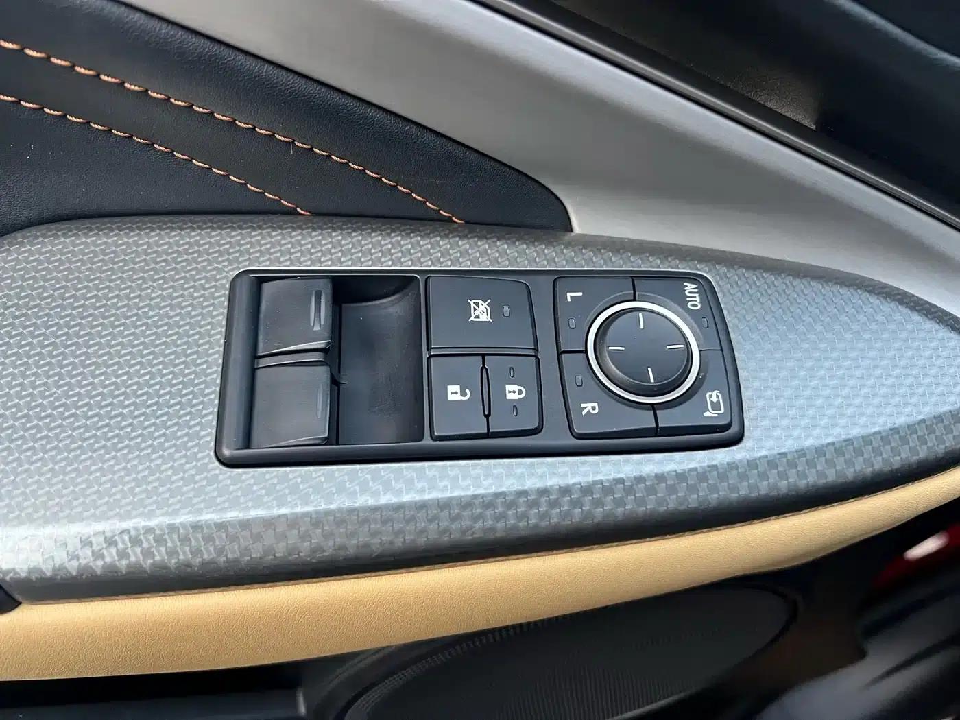 Lexus RC 2016 200t F SPORT Edition — миниатюра 18