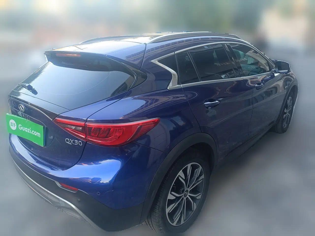 Infiniti QX30 2017 2.0T Four-Wheel Drive Sport Edition — миниатюра 4