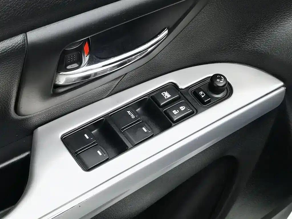 2014 Vitara 1.6L Manual 2WD Elite — миниатюра 9