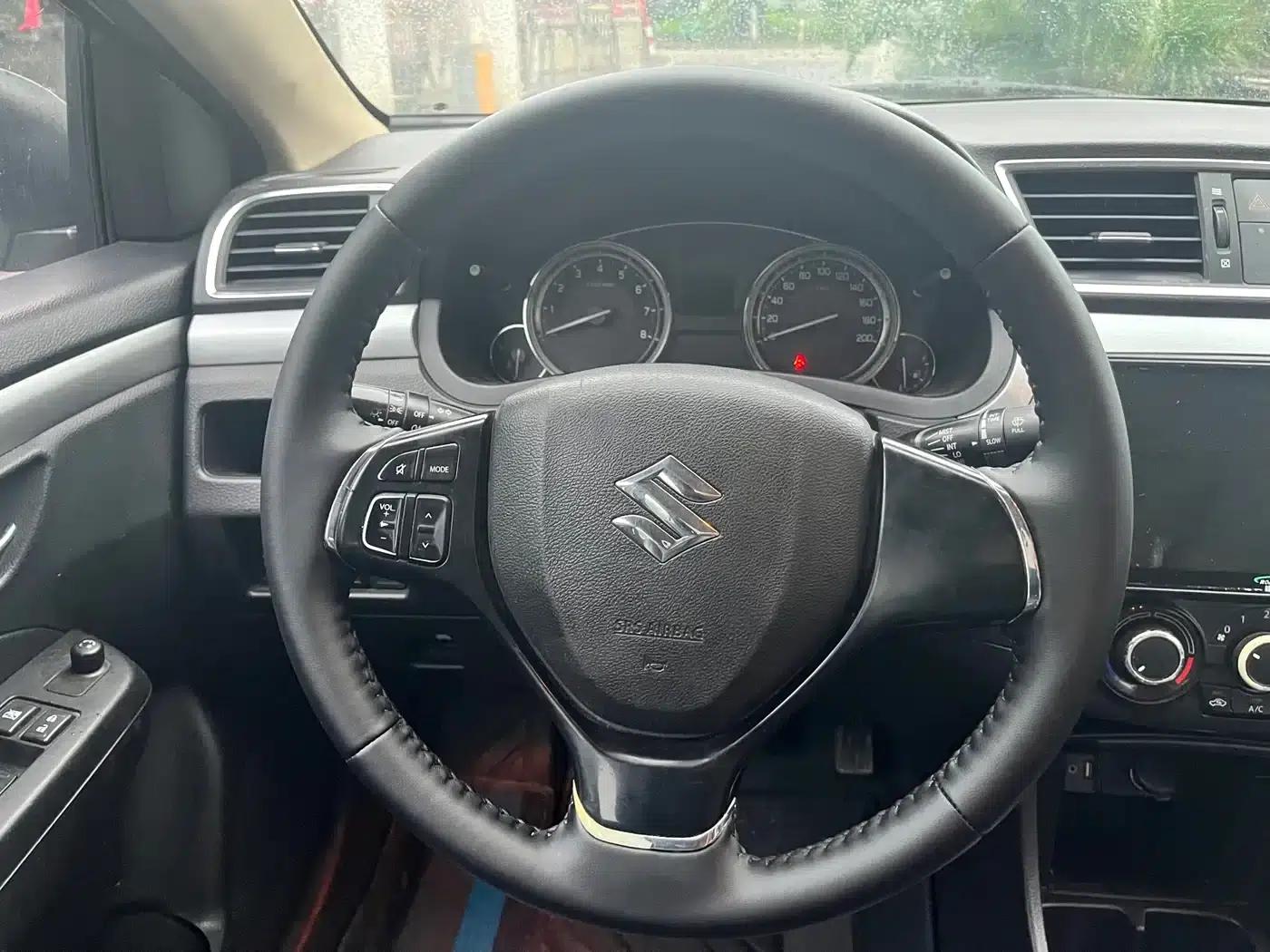 Ciaz 2015 1.6L Manual Enjoyment Edition — миниатюра 18