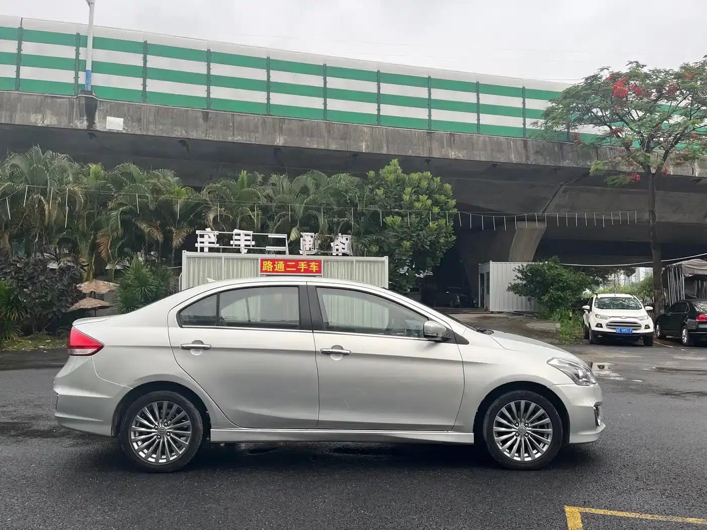Ciaz 2015 1.6L Manual Enjoyment Edition — миниатюра 4