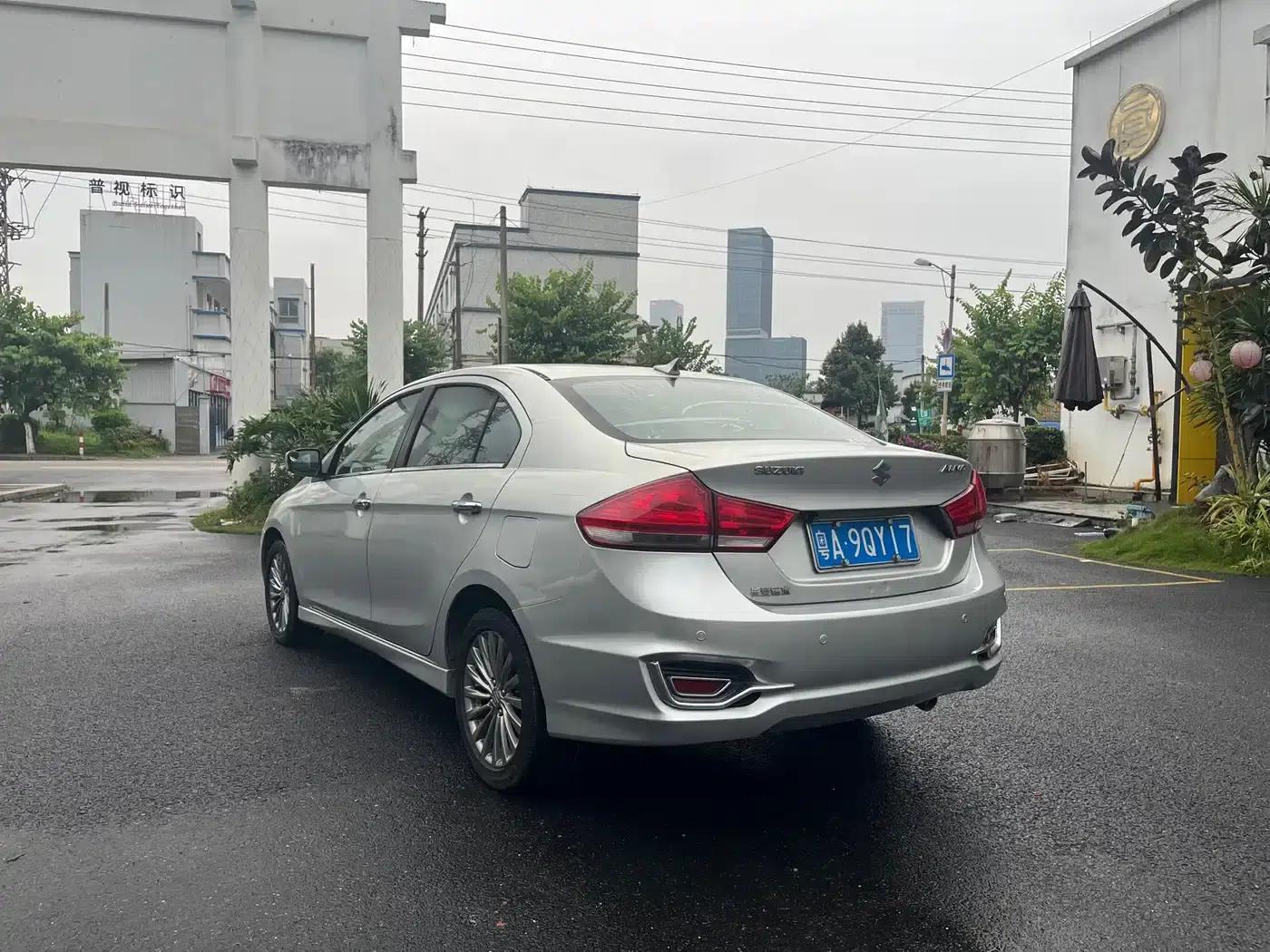 Ciaz 2015 1.6L Manual Enjoyment Edition — миниатюра 7