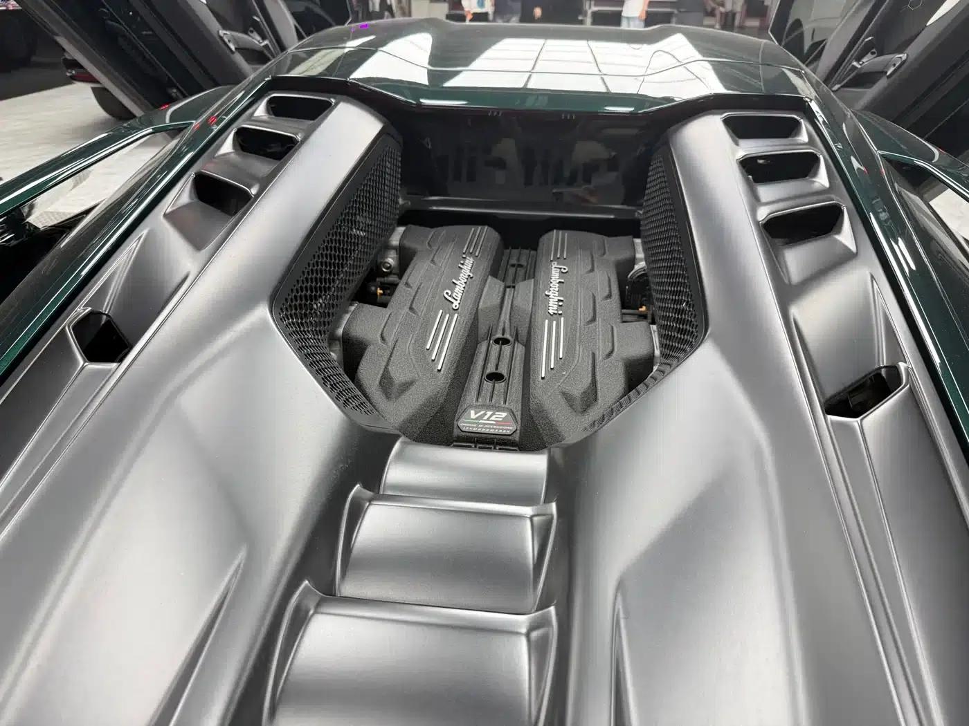 Revuelto 2023 6.5L PHEV Standard Edition — миниатюра 14