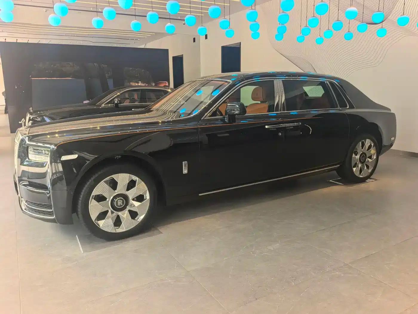 2024 Phantom Long Wheelbase Series II — миниатюра 4