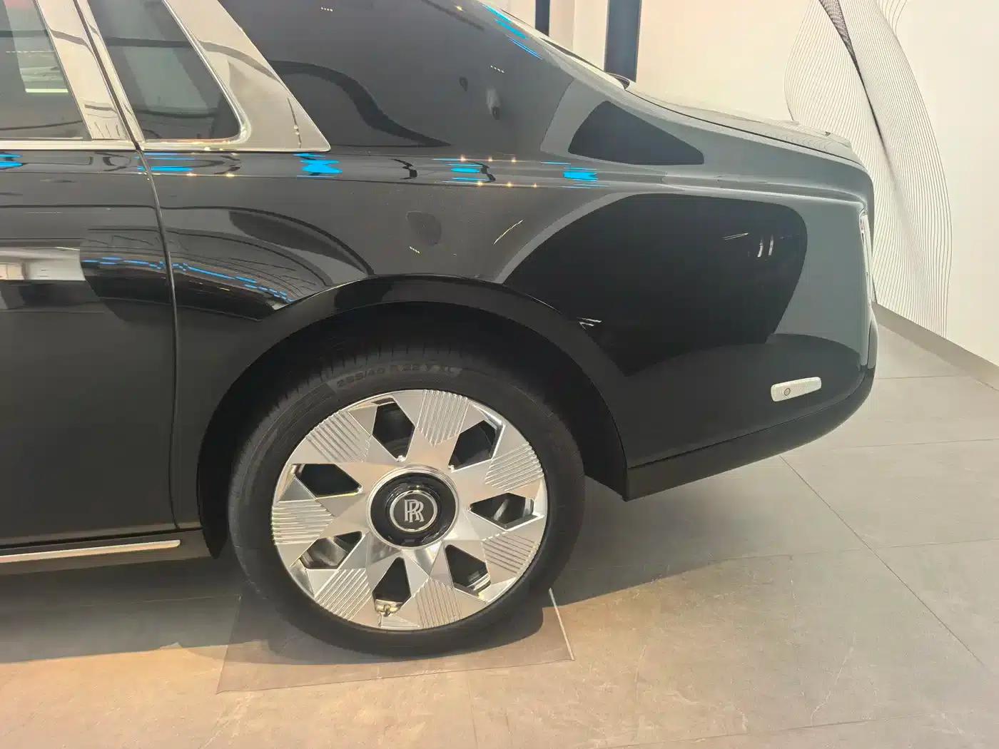 2024 Phantom Long Wheelbase Series II — миниатюра 5