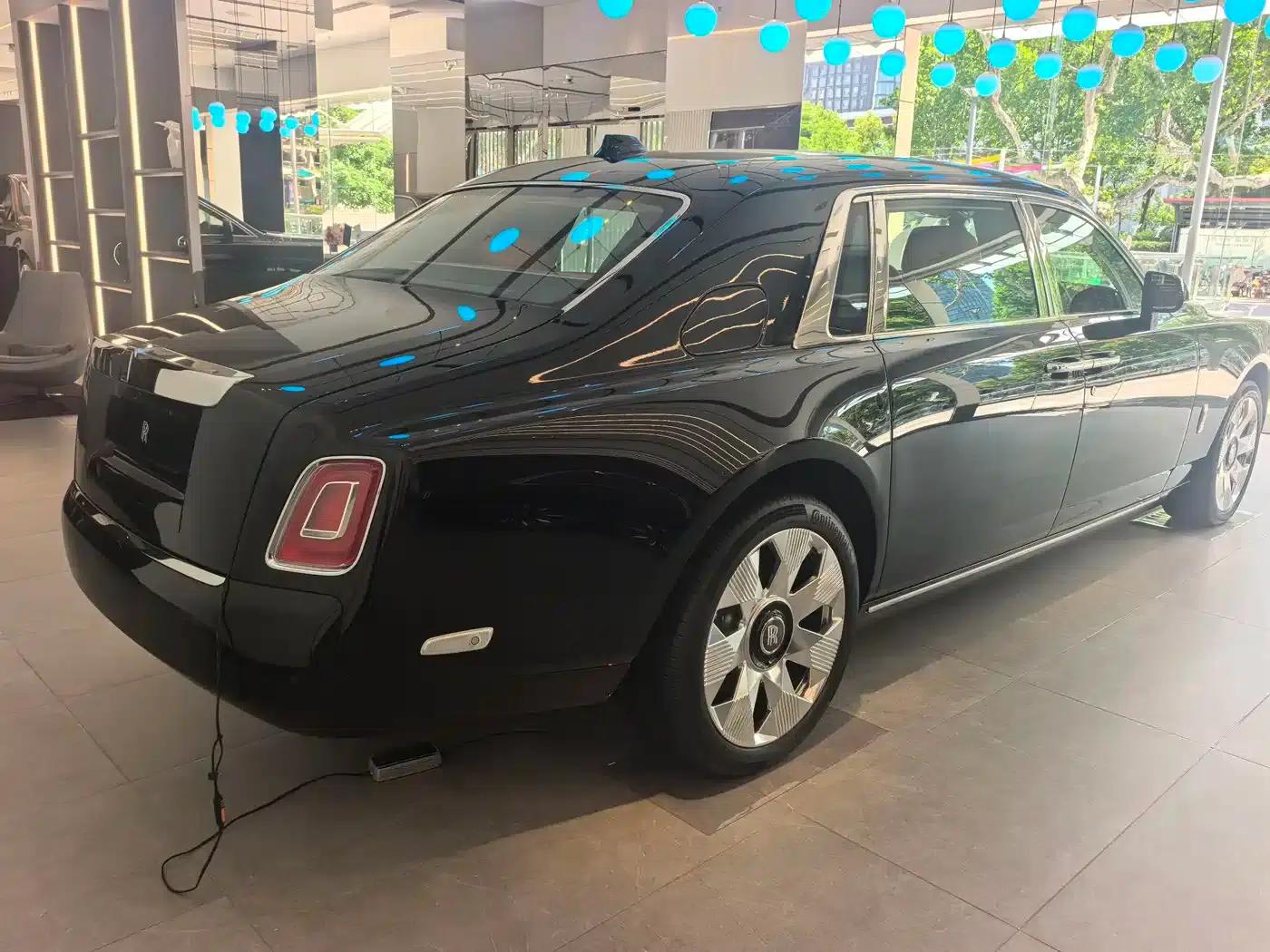 2024 Phantom Long Wheelbase Series II — миниатюра 7