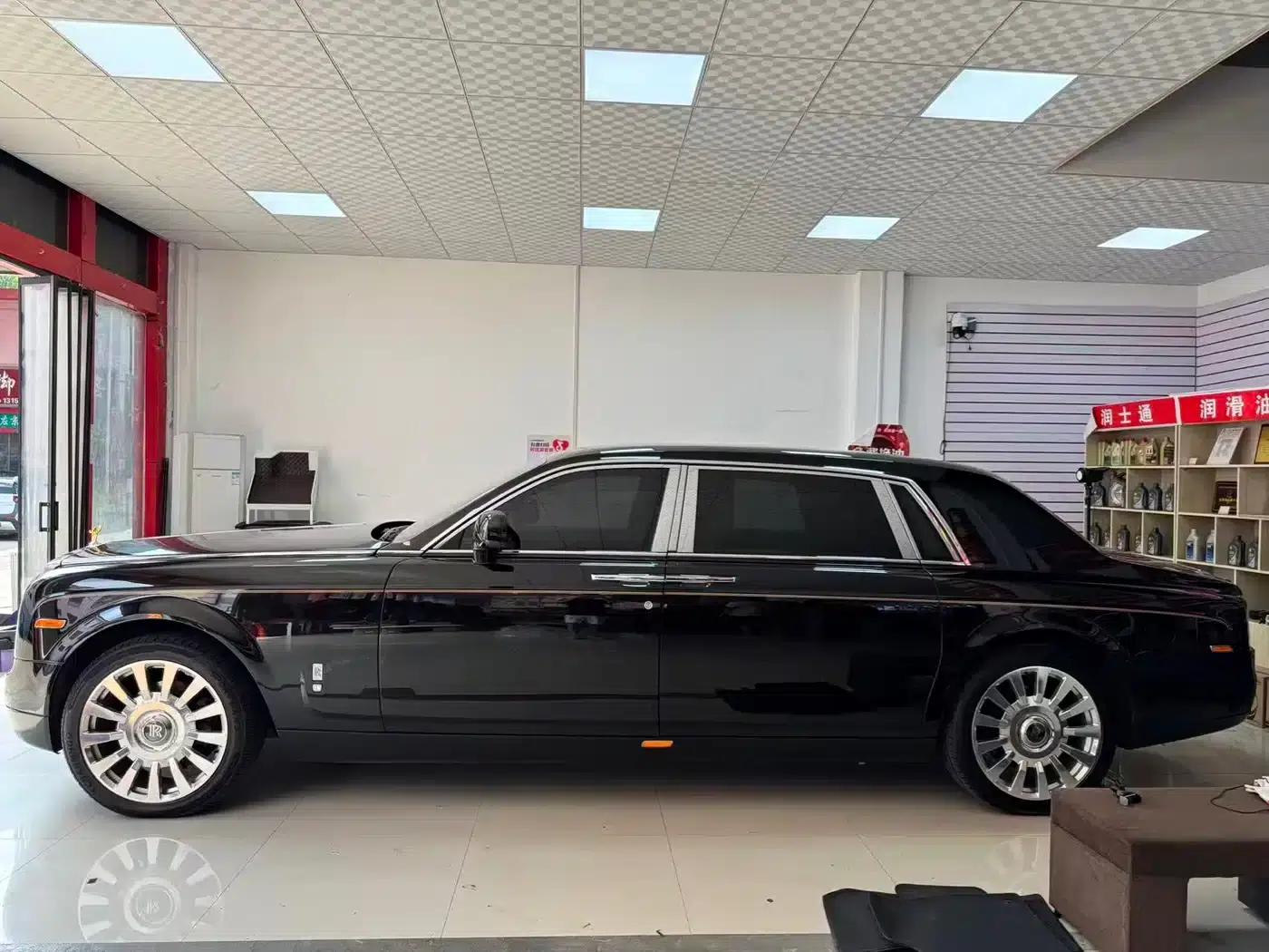 2006 Phantom 6.7L Extended Wheelbase (EWB) — миниатюра 2