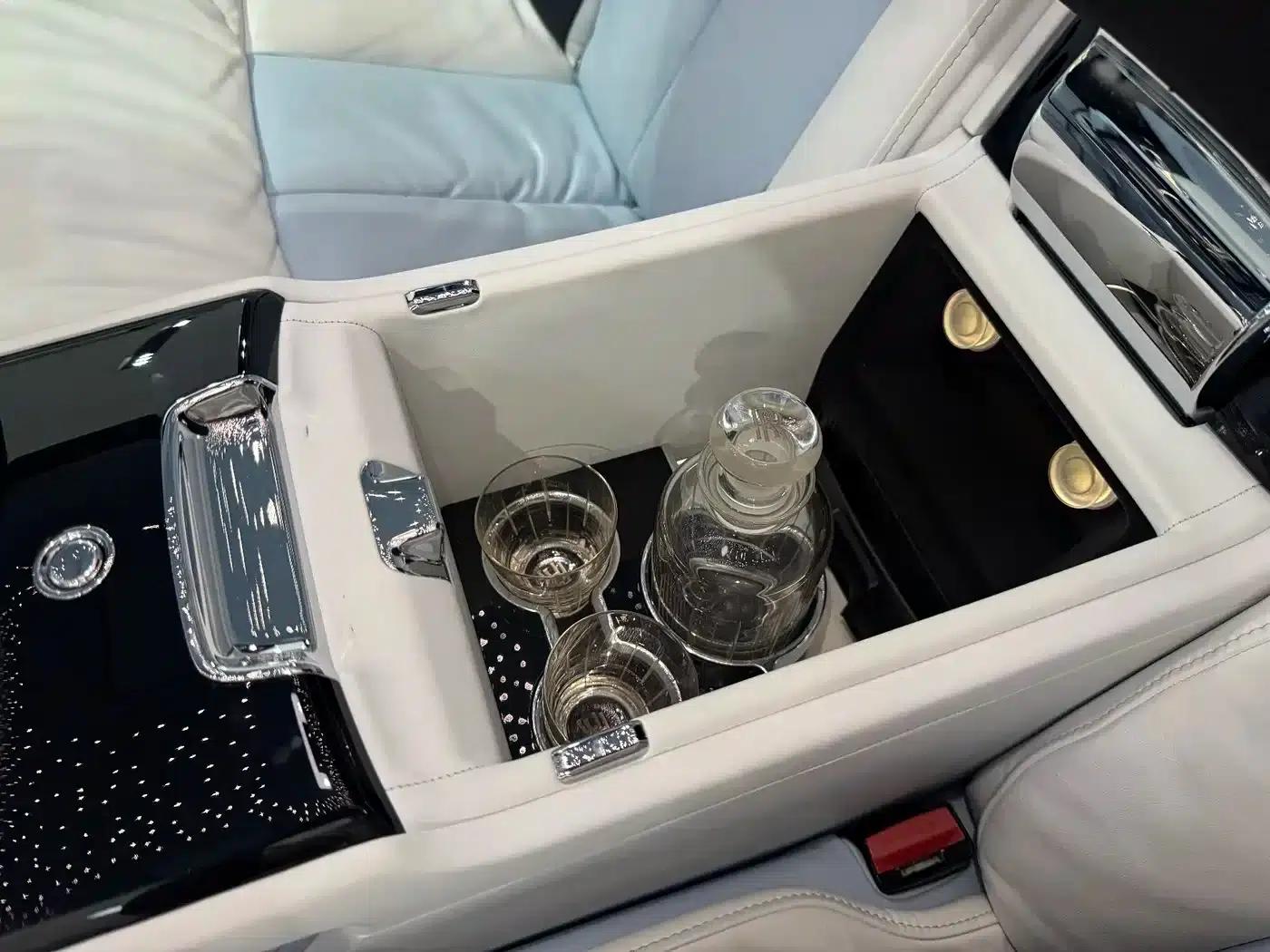 2018 Phantom 6.7T Long Wheelbase — миниатюра 17
