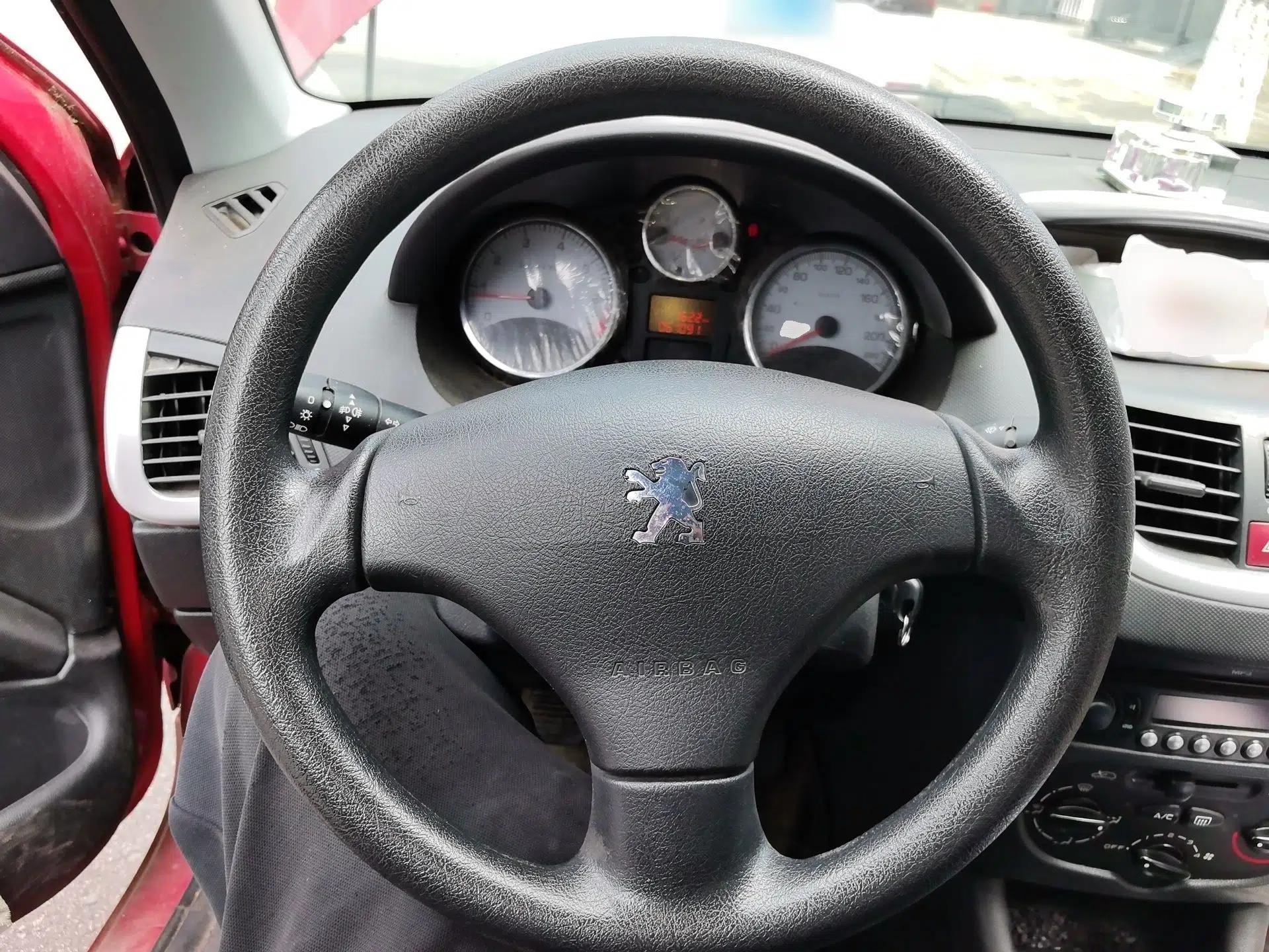 Peugeot 207 2011 Sedan 1.4L Manual Yule Edition — миниатюра 11