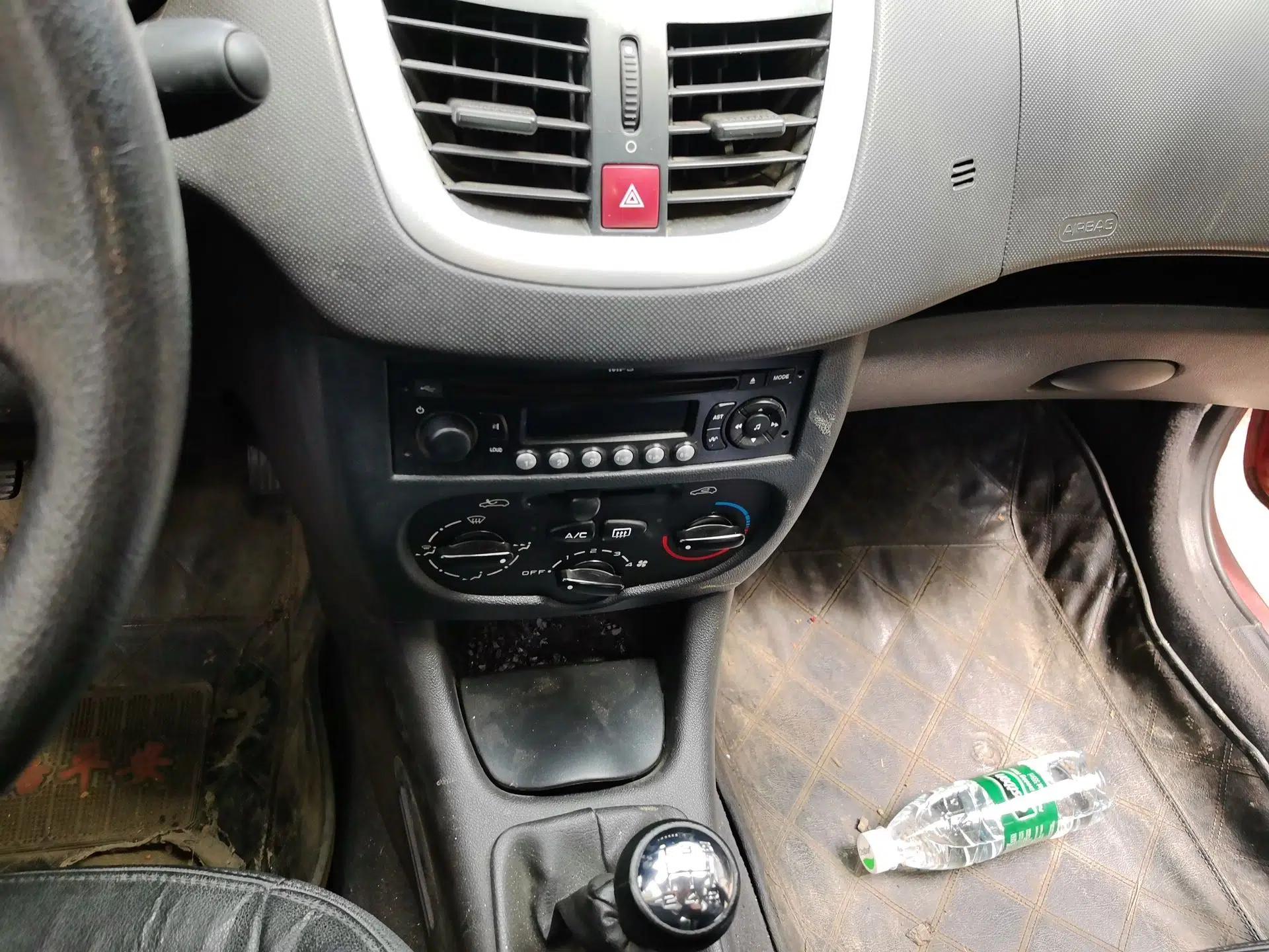 Peugeot 207 2011 Sedan 1.4L Manual Yule Edition — миниатюра 14