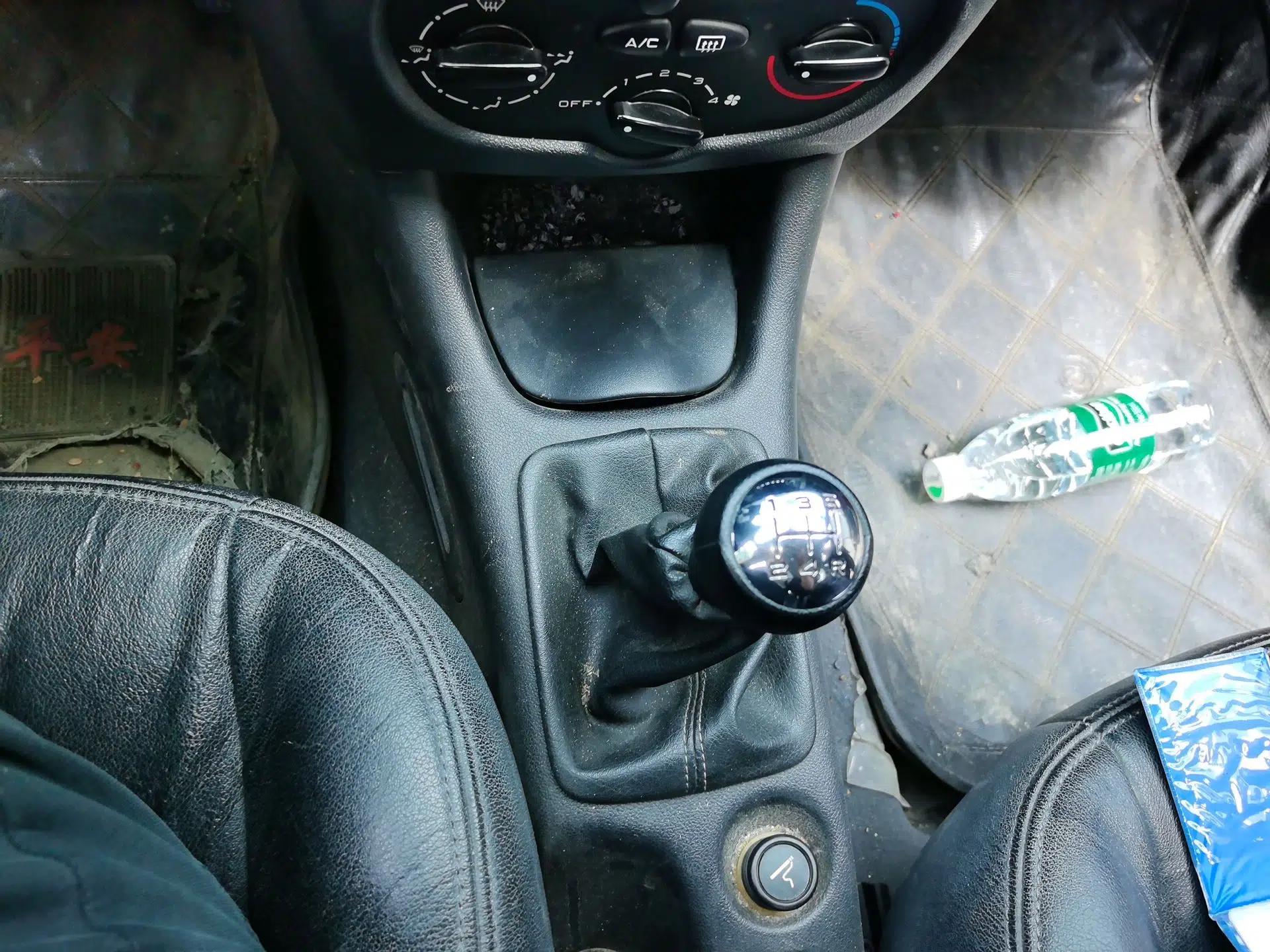 Peugeot 207 2011 Sedan 1.4L Manual Yule Edition — миниатюра 15