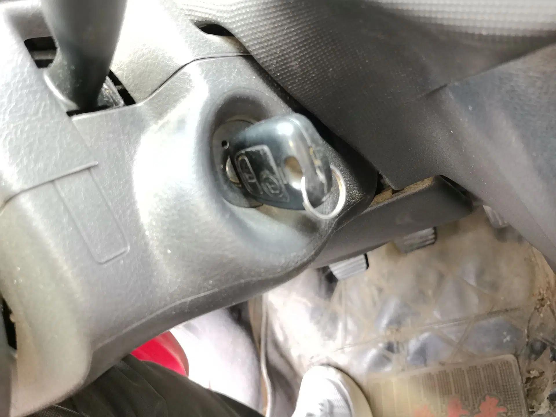 Peugeot 207 2011 Sedan 1.4L Manual Yule Edition — миниатюра 9
