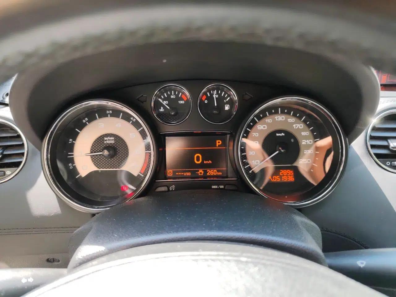 Peugeot RCZ 2011 1.6T Luxury Sport Model — миниатюра 12