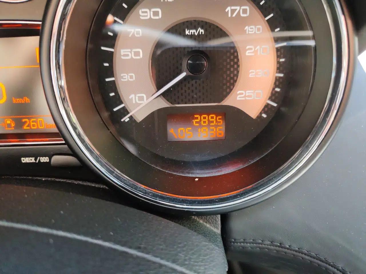 Peugeot RCZ 2011 1.6T Luxury Sport Model — миниатюра 13