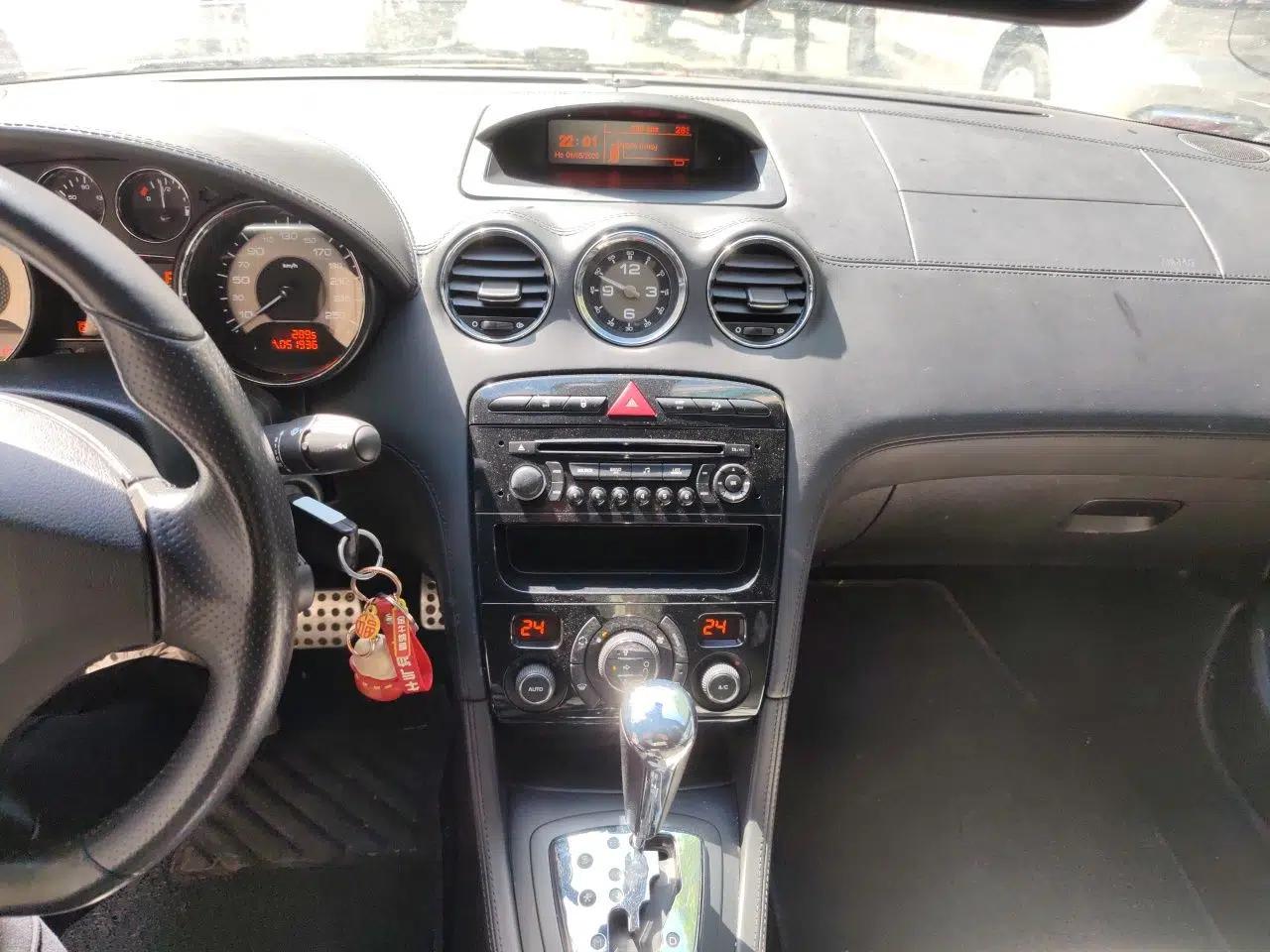Peugeot RCZ 2011 1.6T Luxury Sport Model — миниатюра 14