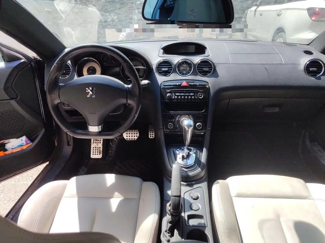 Peugeot RCZ 2011 1.6T Luxury Sport Model — миниатюра 10