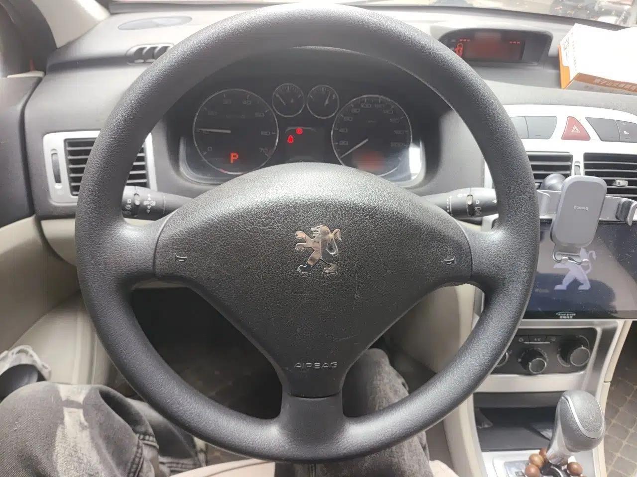 Peugeot 307 2012 Hatchback 1.6L Automatic Comfort Edition — миниатюра 11