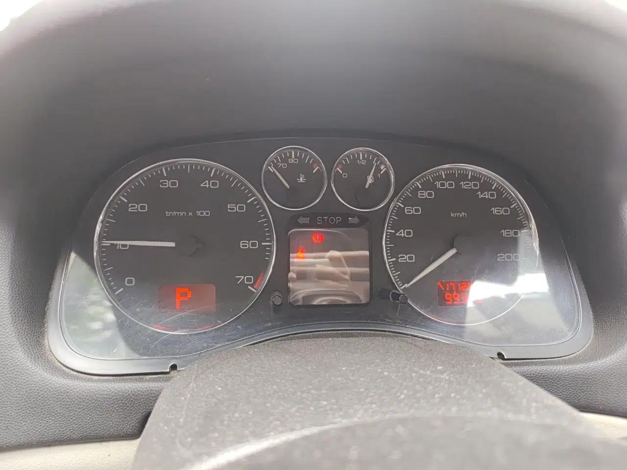 Peugeot 307 2012 Hatchback 1.6L Automatic Comfort Edition — миниатюра 12