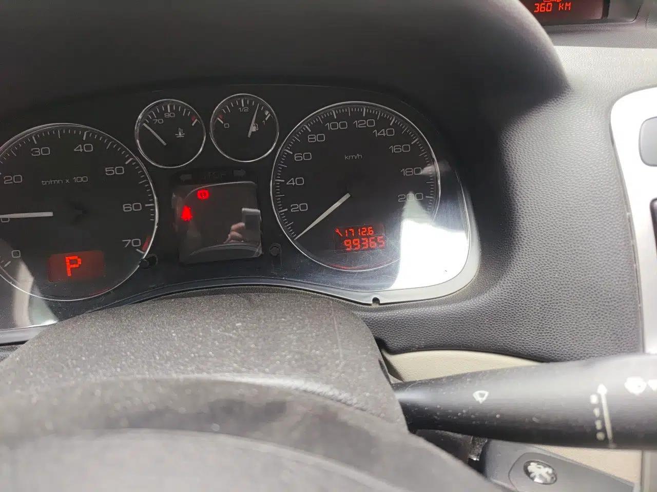 Peugeot 307 2012 Hatchback 1.6L Automatic Comfort Edition — миниатюра 13