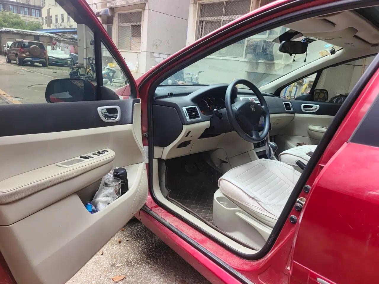 Peugeot 307 2012 Hatchback 1.6L Automatic Comfort Edition — миниатюра 17