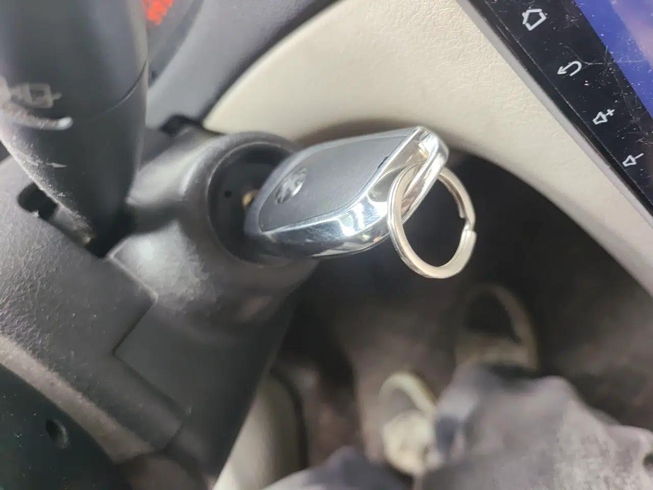 Peugeot 307 2012 Hatchback 1.6L Automatic Comfort Edition — миниатюра 9