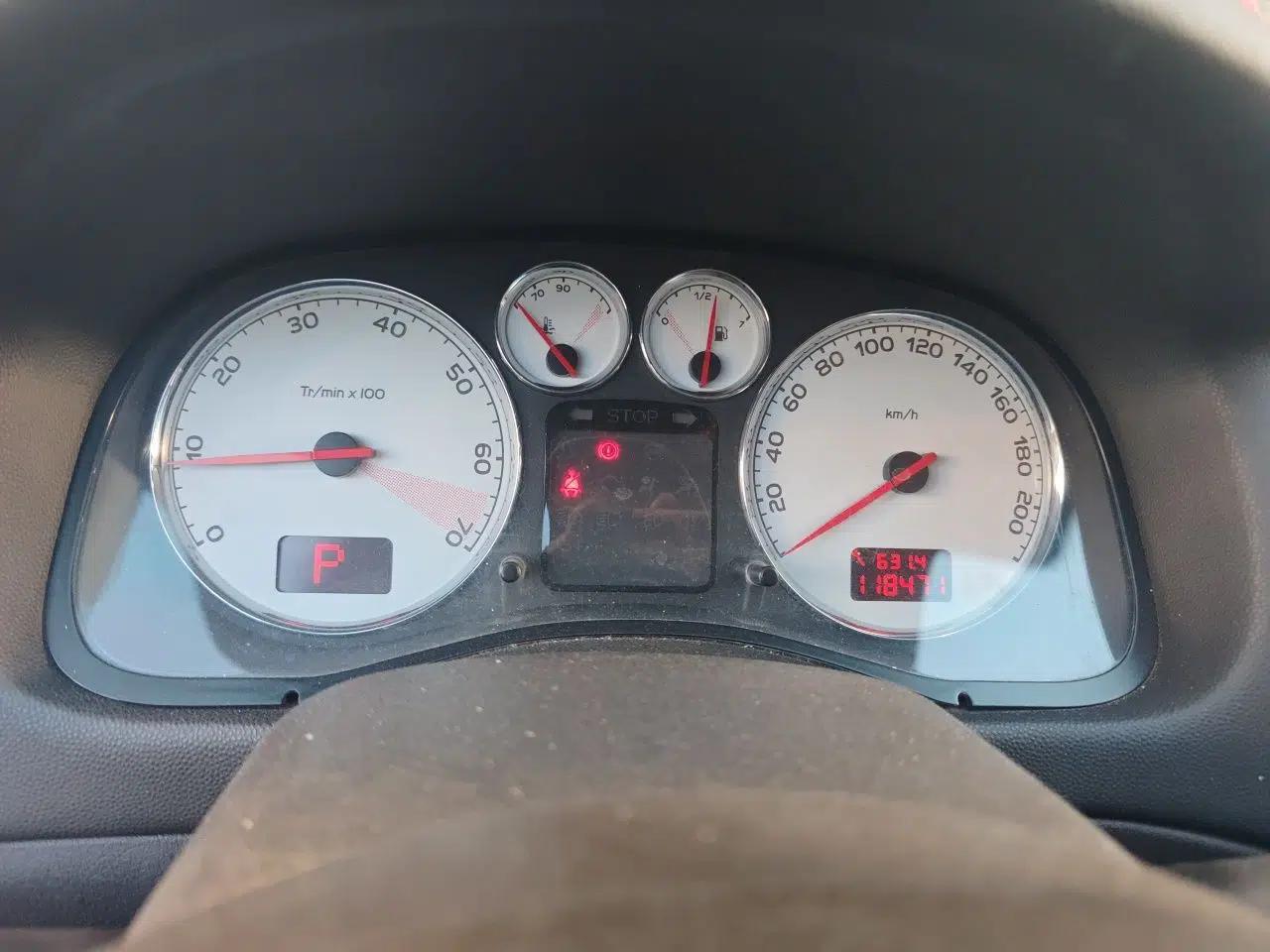 Peugeot 307 2012 Hatchback 1.6L Automatic Comfort Edition — миниатюра 12