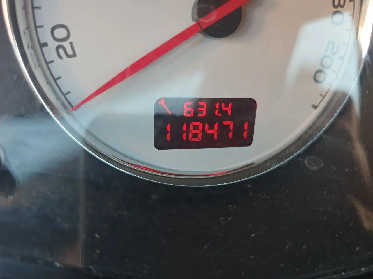 Peugeot 307 2012 Hatchback 1.6L Automatic Comfort Edition — миниатюра 13