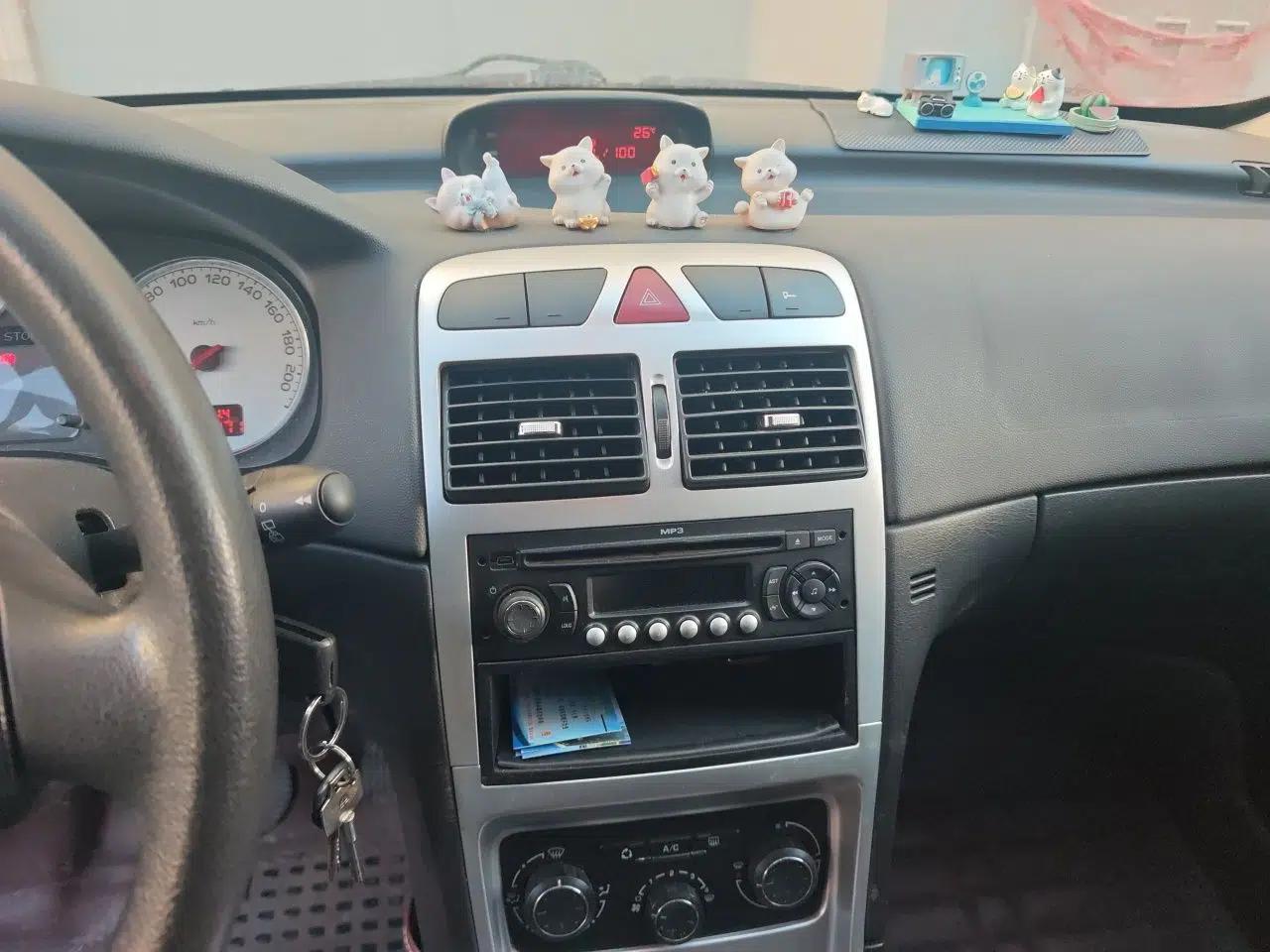 Peugeot 307 2012 Hatchback 1.6L Automatic Comfort Edition — миниатюра 14