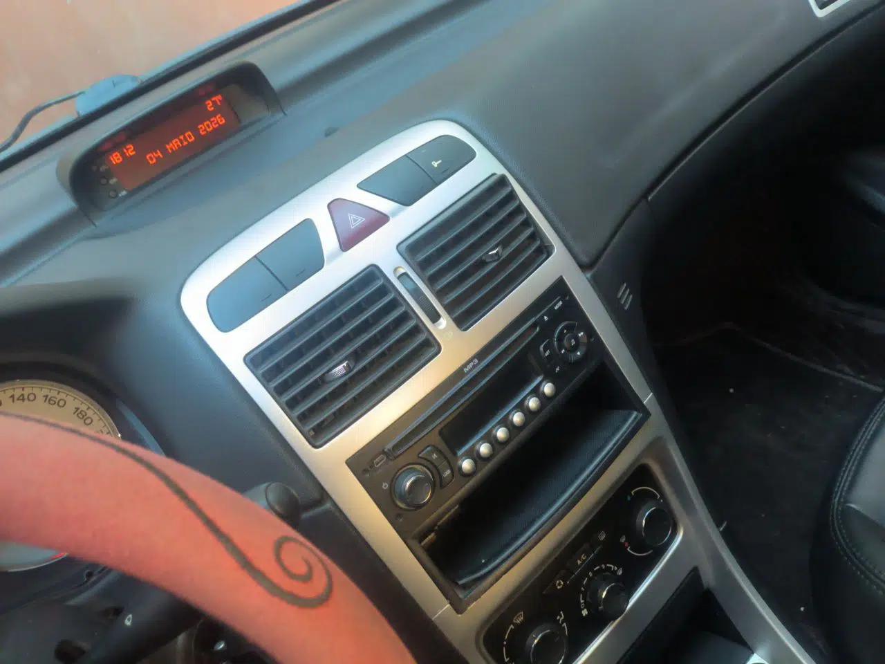 Peugeot 307 2013 Hatchback 1.6L Manual Comfort Edition — миниатюра 14