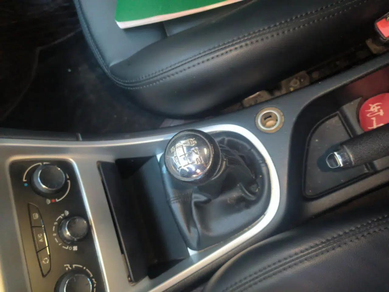 Peugeot 307 2013 Hatchback 1.6L Manual Comfort Edition — миниатюра 15