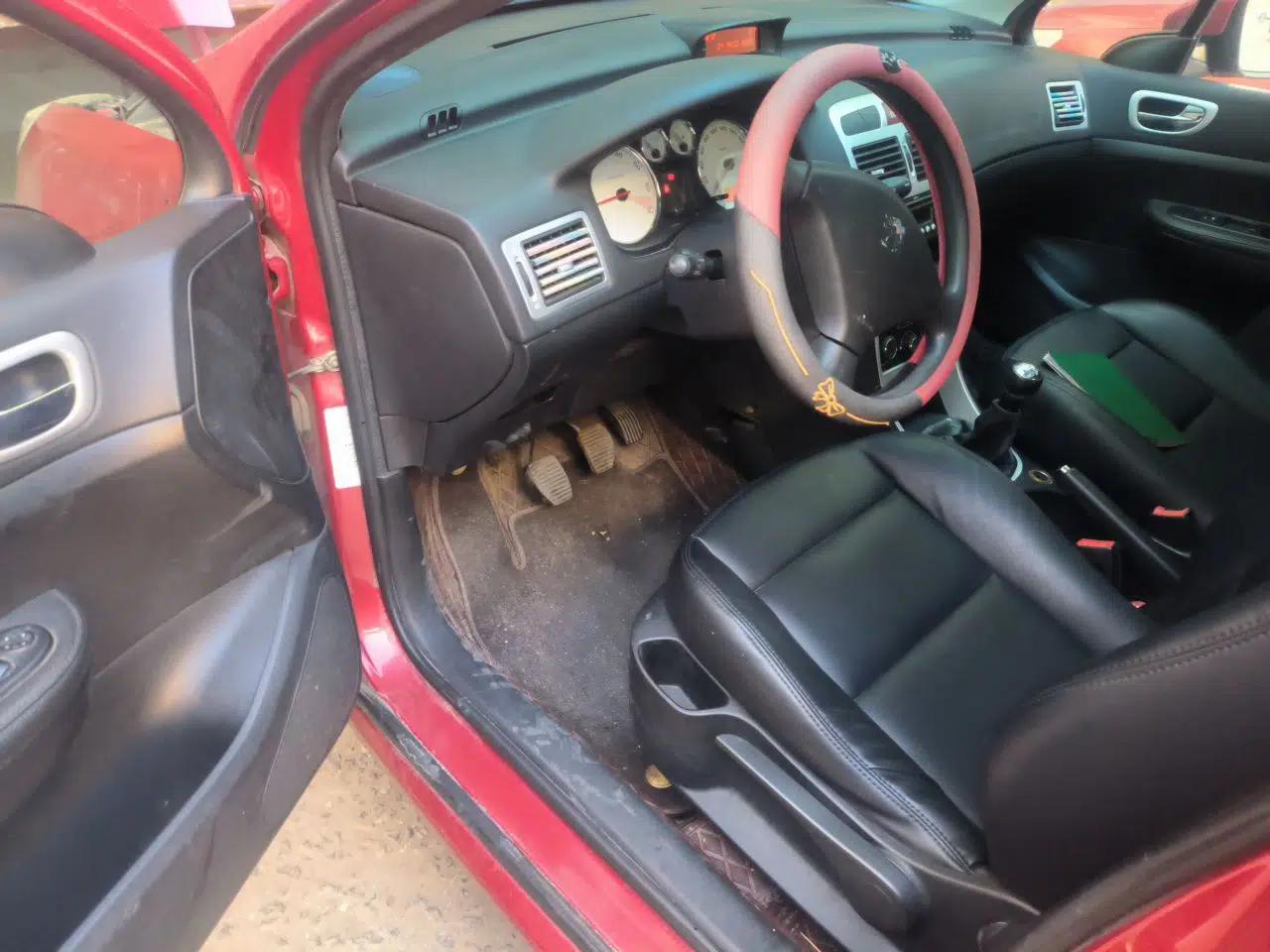 Peugeot 307 2013 Hatchback 1.6L Manual Comfort Edition — миниатюра 17