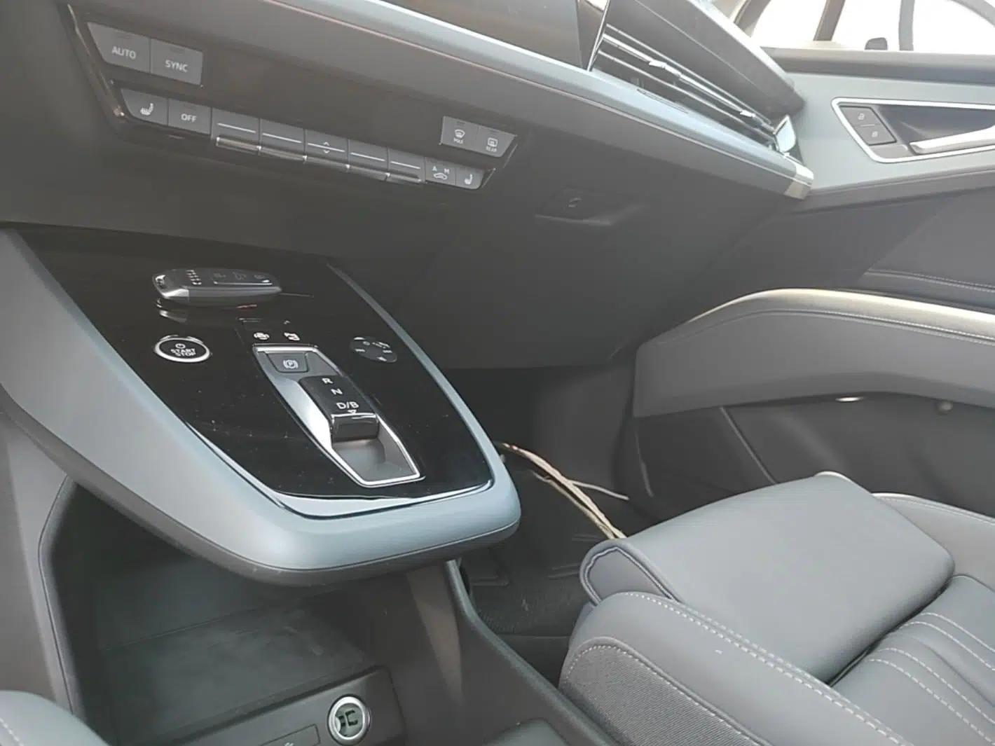 Audi Q5 e-tron 2023 40 e-tron Starry Edition Luxury Package — миниатюра 17