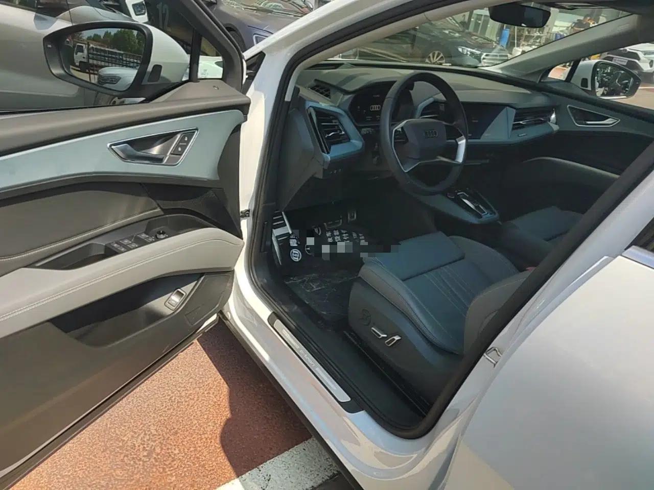 Audi Q5 e-tron 2023 40 e-tron Starry Edition Luxury Package — миниатюра 19