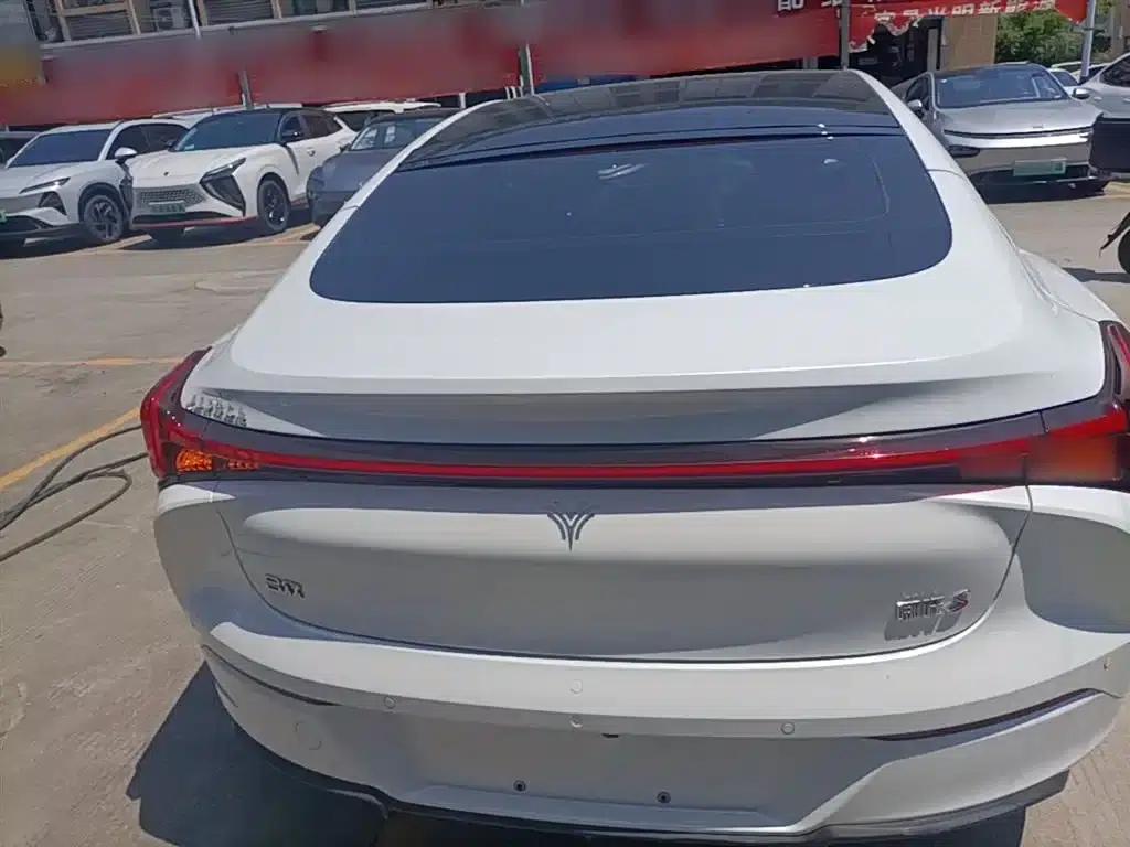 Nezha S 2023 Pure Electric 520km Rear-Wheel Drive Lite Edition — миниатюра 6
