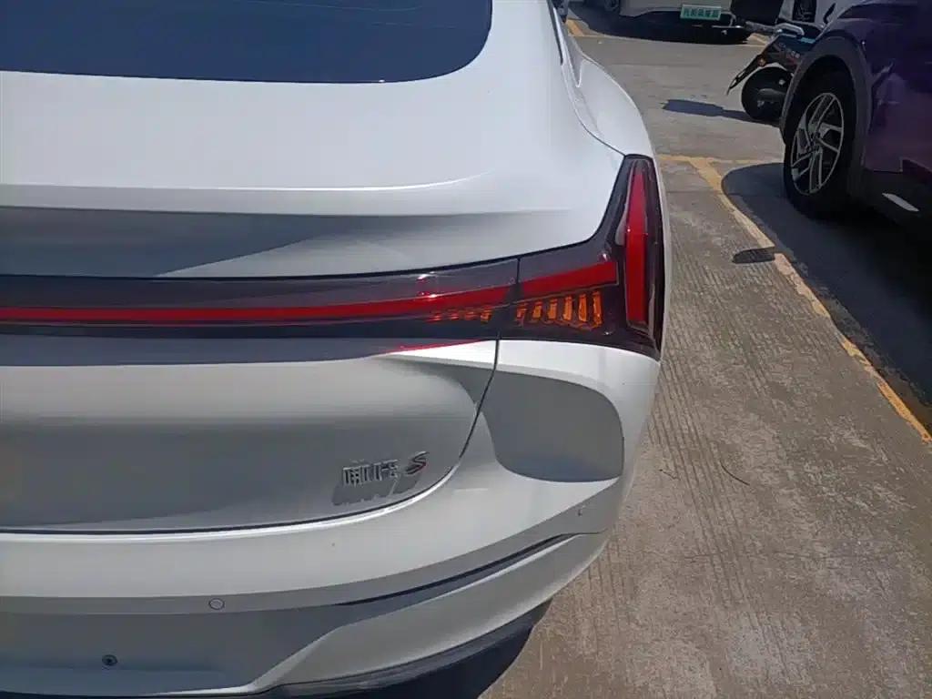 Nezha S 2023 Pure Electric 520km Rear-Wheel Drive Lite Edition — миниатюра 8