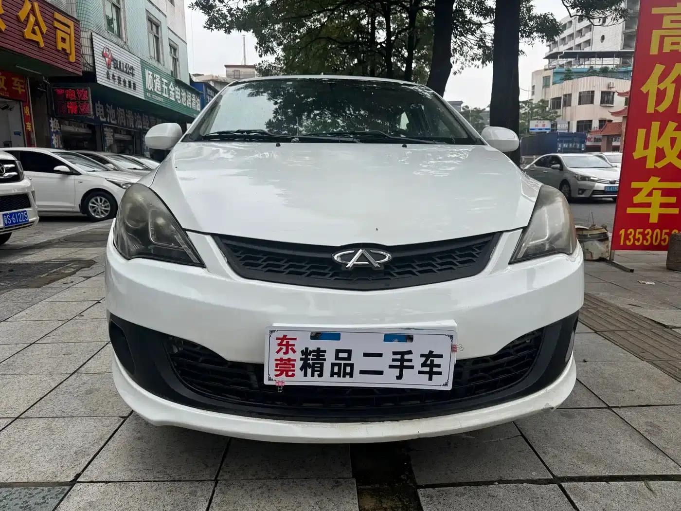 Fengyun 2 2013 Hatchback 1.5L Manual Elite Edition — миниатюра 2